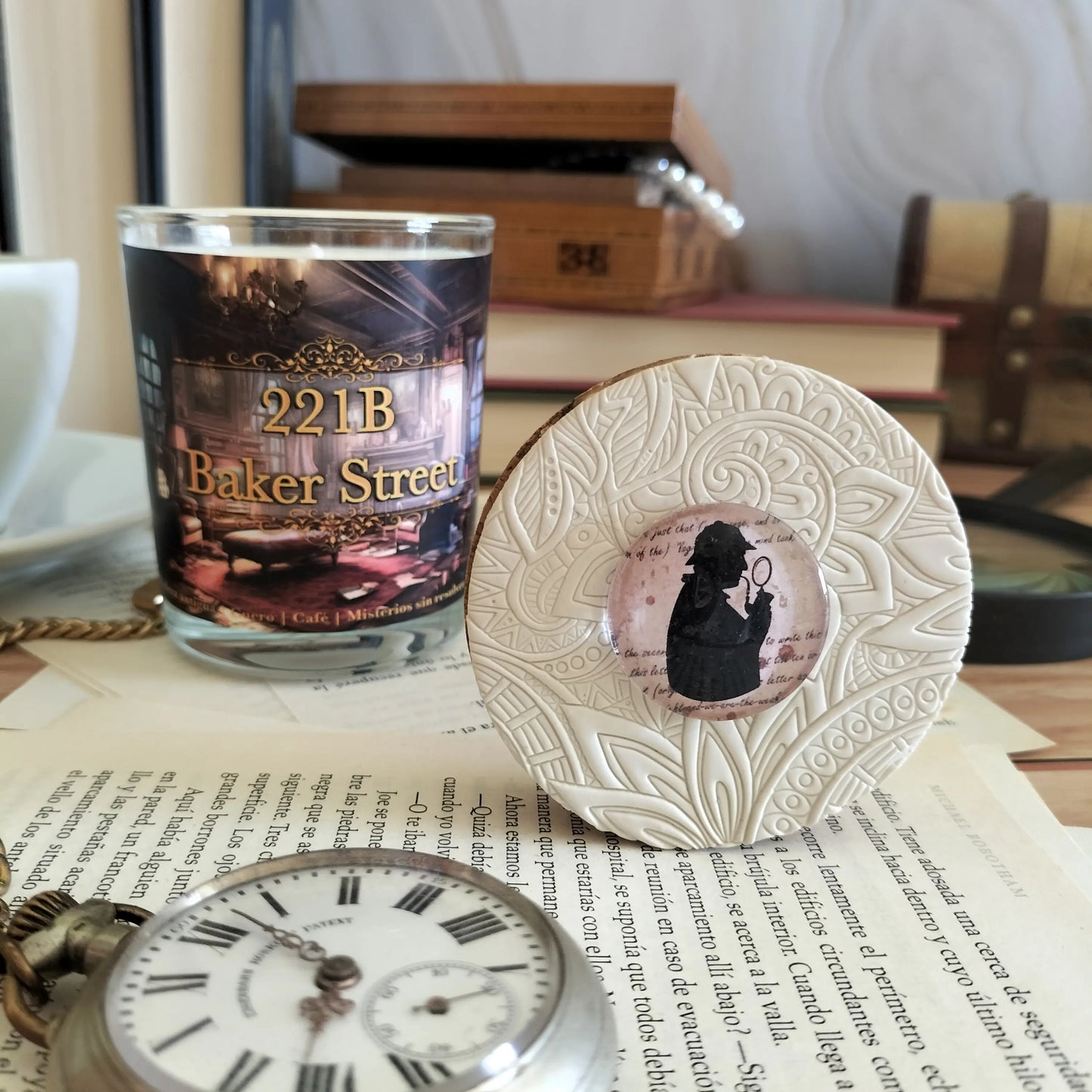 Vela aromatica inspirada en Sherlock Holmes
