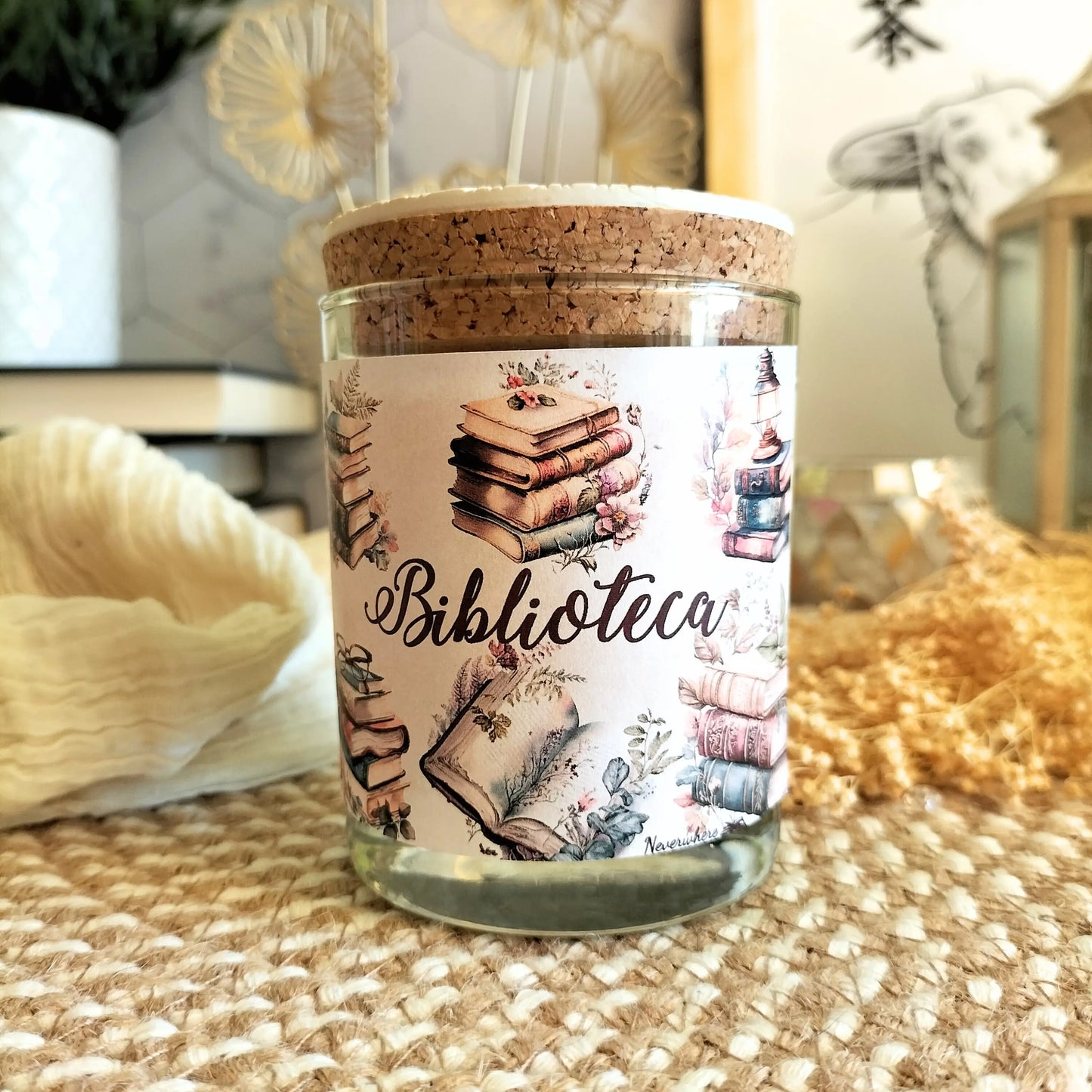 Vela literaria con aroma a biblioteca y libros antiguos